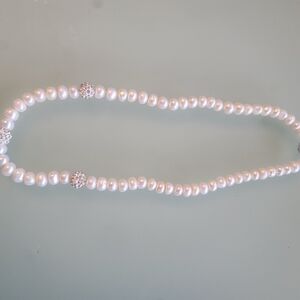Classic Fake White Pearl Necklace with Sparkle Bead